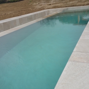 piscina con percorso kneipp