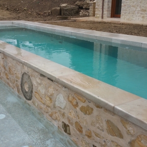 piscina con percorso kneipp